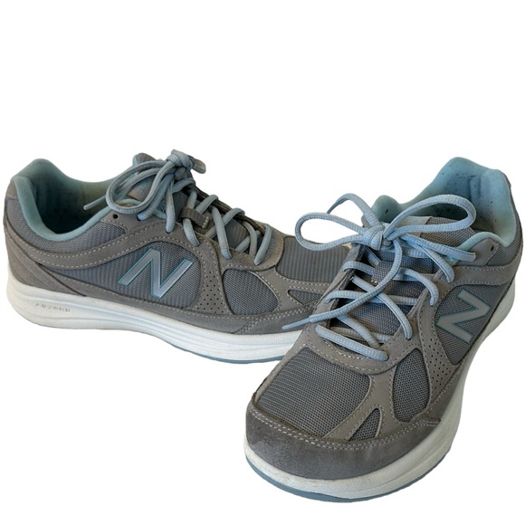 Used - New Balance Women’s Shoe 877 Silver / Grey with Blue Detail - Picture 1 of 13